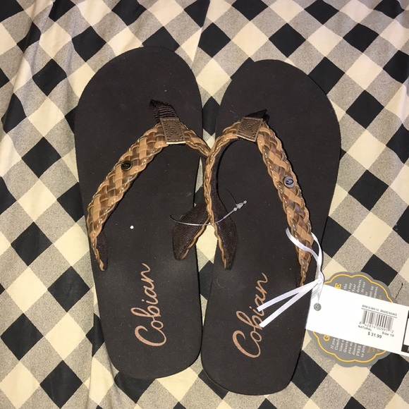 Cobian Shoes - Cobian flip flops